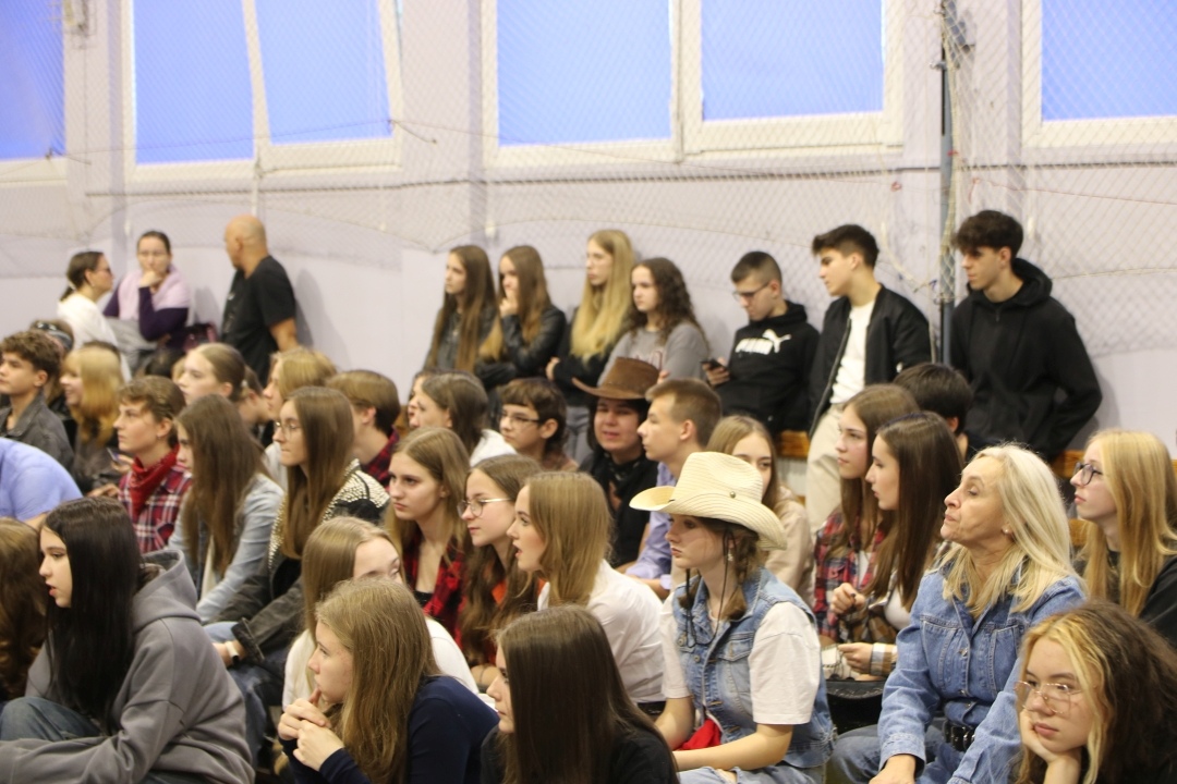Otrzęsiny klas pierwszych w 1lo [25.10.2024] - zdjęcie #15 - eOstroleka.pl