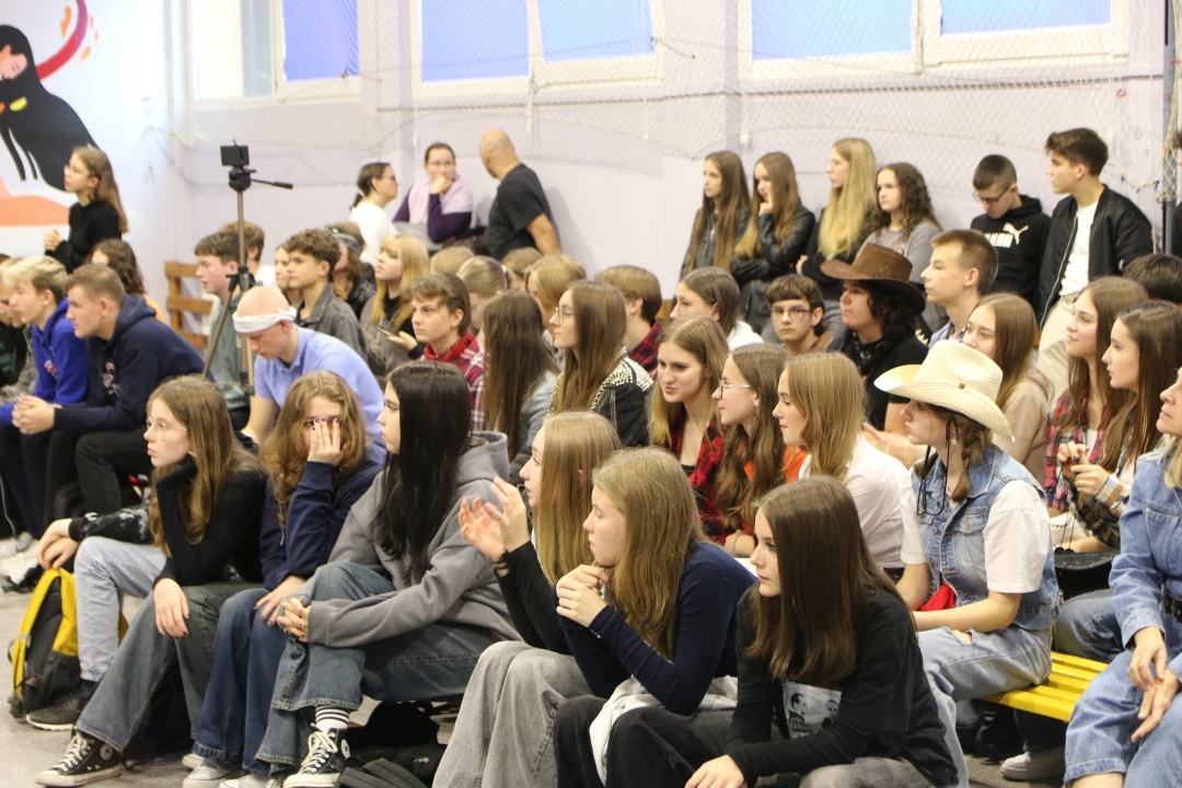 Otrzęsiny klas pierwszych w 1lo [25.10.2024] - zdjęcie #13 - eOstroleka.pl