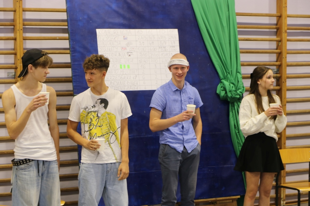 Otrzęsiny klas pierwszych w 1lo [25.10.2024] - zdjęcie #12 - eOstroleka.pl