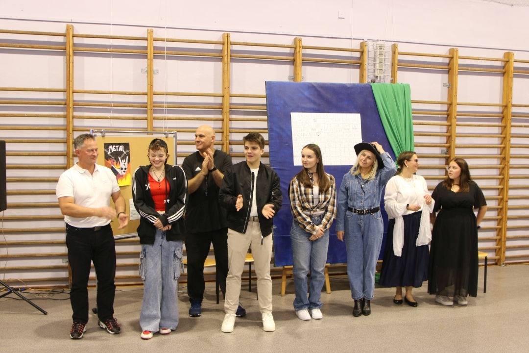 Otrzęsiny klas pierwszych w 1lo [25.10.2024] - zdjęcie #8 - eOstroleka.pl