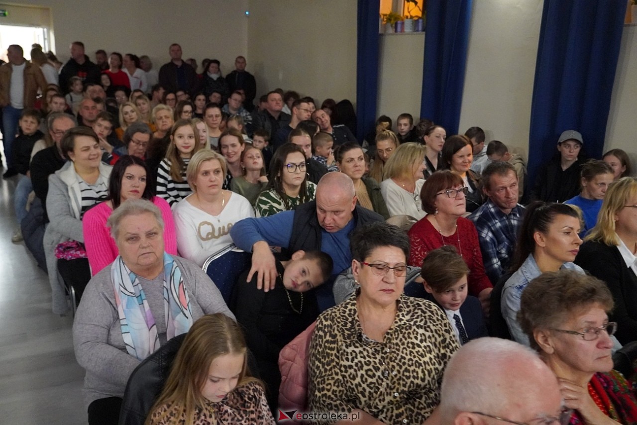Koncert Charytatywny w Goworowie W dobrych ludziach wiele serc bije [25.10.2024] - zdjęcie #57 - eOstroleka.pl