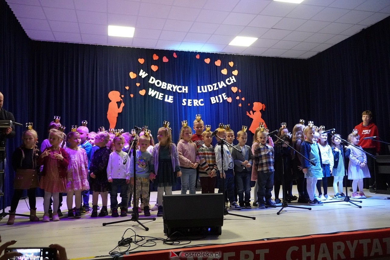 Koncert Charytatywny w Goworowie W dobrych ludziach wiele serc bije [25.10.2024] - zdjęcie #15 - eOstroleka.pl