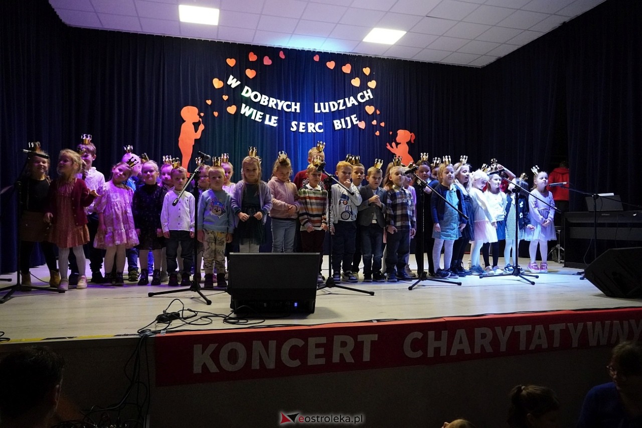 Koncert Charytatywny w Goworowie W dobrych ludziach wiele serc bije [25.10.2024] - zdjęcie #13 - eOstroleka.pl