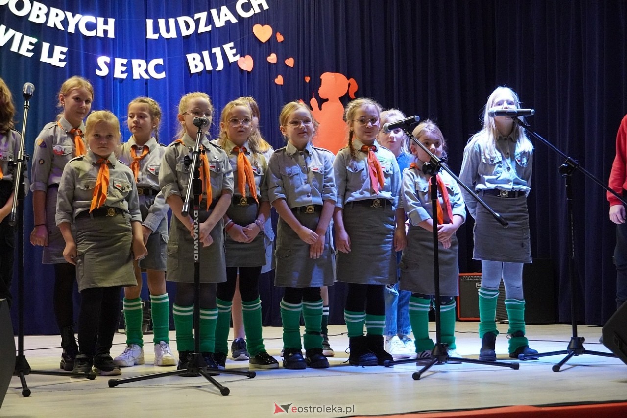 Koncert Charytatywny w Goworowie W dobrych ludziach wiele serc bije [25.10.2024] - zdjęcie #7 - eOstroleka.pl