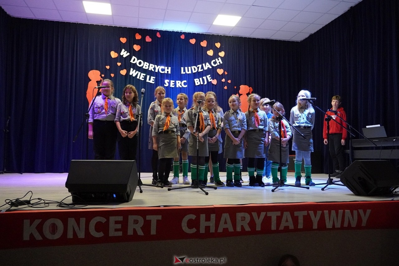 Koncert Charytatywny w Goworowie W dobrych ludziach wiele serc bije [25.10.2024] - zdjęcie #5 - eOstroleka.pl