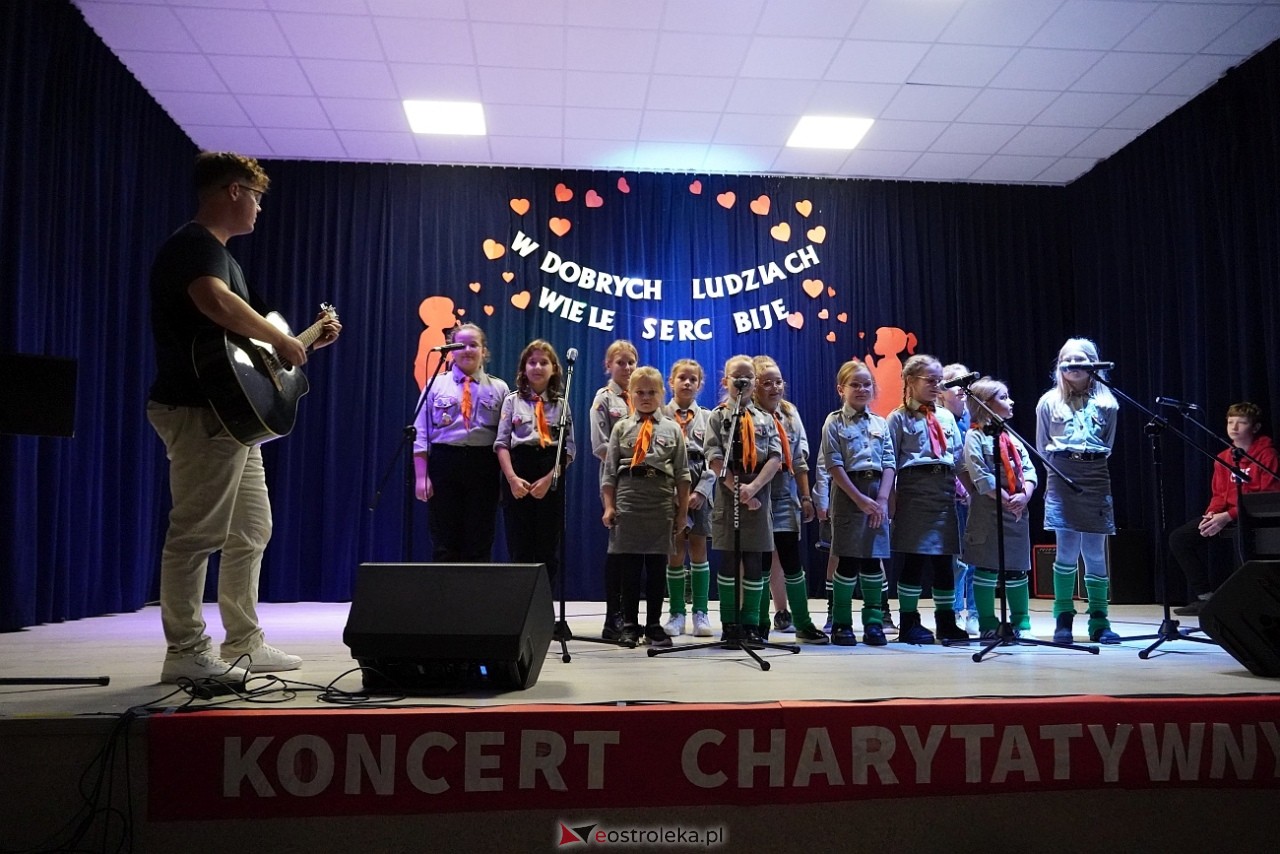 Koncert Charytatywny w Goworowie W dobrych ludziach wiele serc bije [25.10.2024] - zdjęcie #1 - eOstroleka.pl