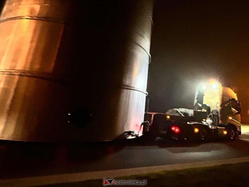 Nocna sensacja w Ostrołęce – gigantyczny transport na ulicach miasta [26.10.2024] - zdjęcie #14 - eOstroleka.pl