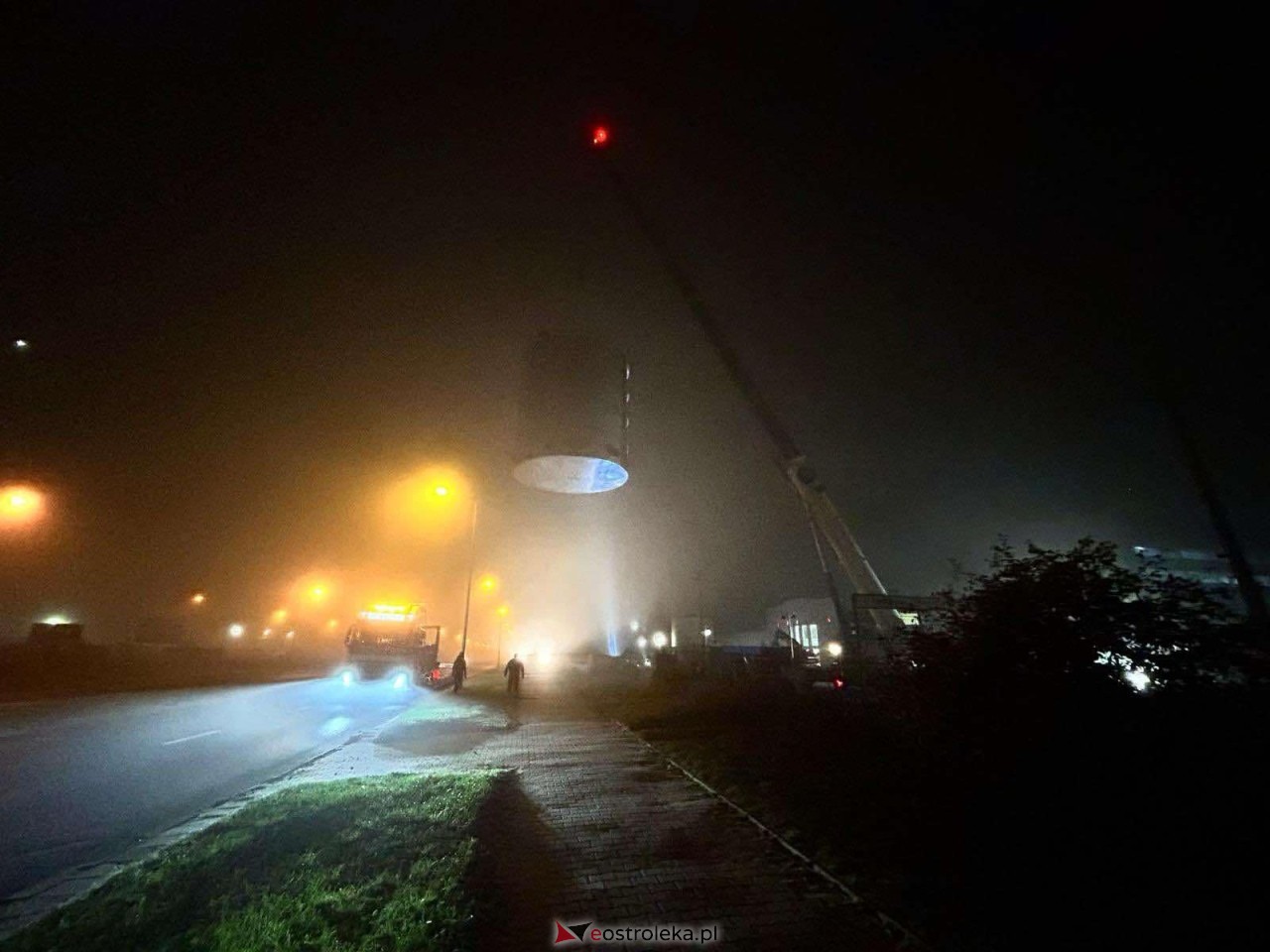 Nocna sensacja w Ostrołęce – gigantyczny transport na ulicach miasta [26.10.2024] - zdjęcie #13 - eOstroleka.pl