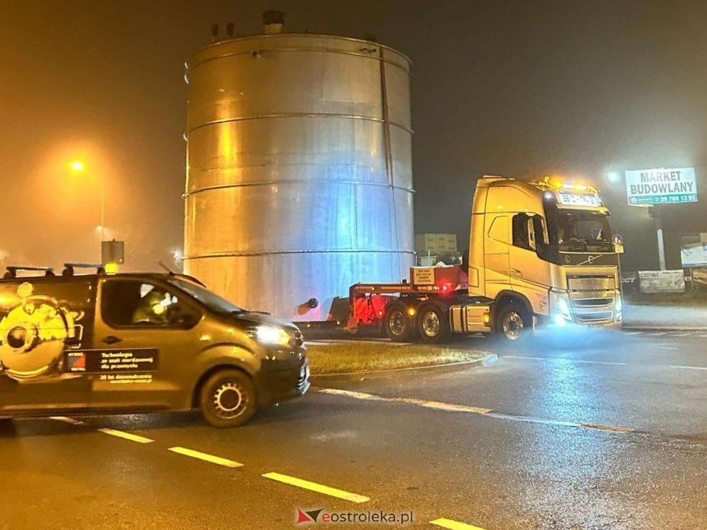 Nocna sensacja w Ostrołęce – gigantyczny transport na ulicach miasta [26.10.2024] - zdjęcie #10 - eOstroleka.pl