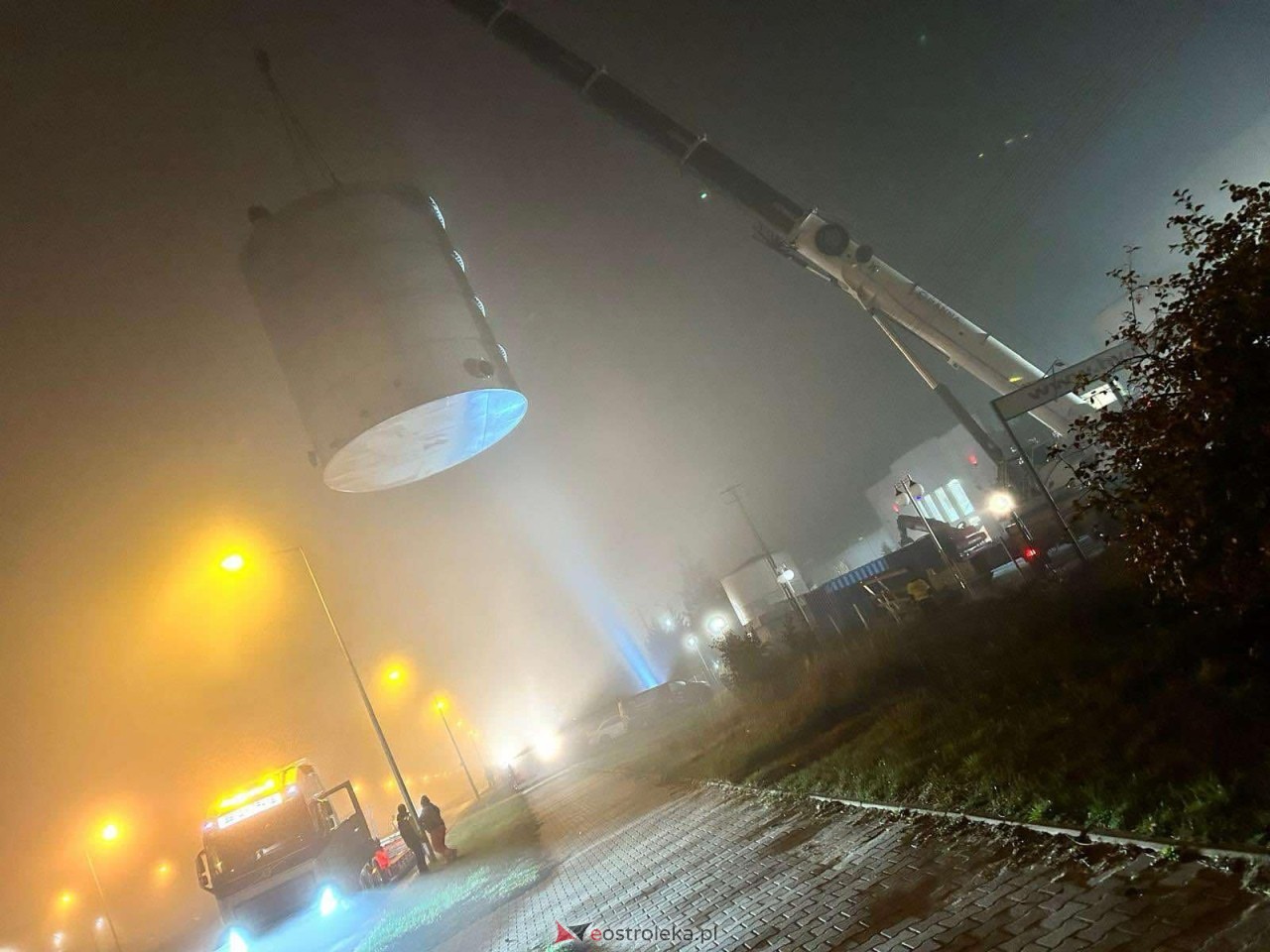 Nocna sensacja w Ostrołęce – gigantyczny transport na ulicach miasta [26.10.2024] - zdjęcie #8 - eOstroleka.pl