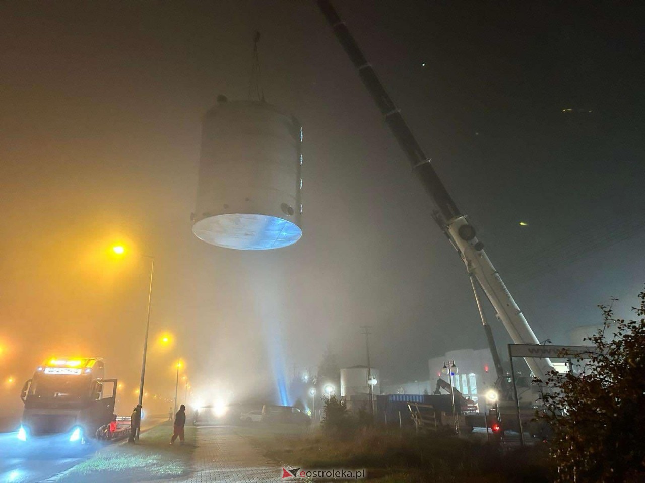 Nocna sensacja w Ostrołęce – gigantyczny transport na ulicach miasta [26.10.2024] - zdjęcie #7 - eOstroleka.pl