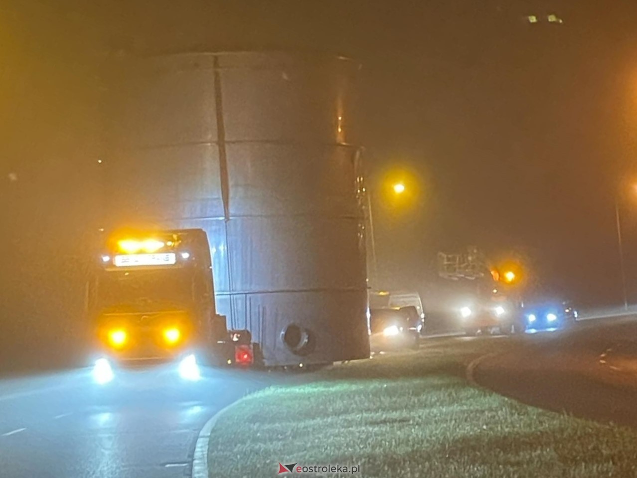 Nocna sensacja w Ostrołęce – gigantyczny transport na ulicach miasta [26.10.2024] - zdjęcie #6 - eOstroleka.pl