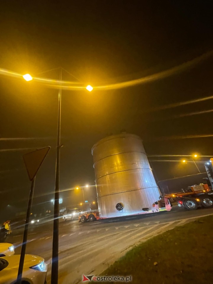 Nocna sensacja w Ostrołęce – gigantyczny transport na ulicach miasta [26.10.2024] - zdjęcie #2 - eOstroleka.pl