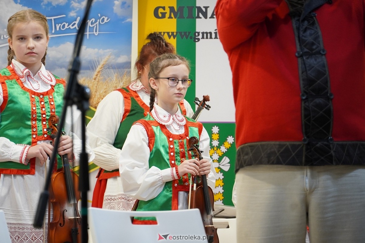 Rodzinna Rzeczpospolita Kurpiowska - koncert finałowy w Łysych [27.10.2024] - zdjęcie #74 - eOstroleka.pl