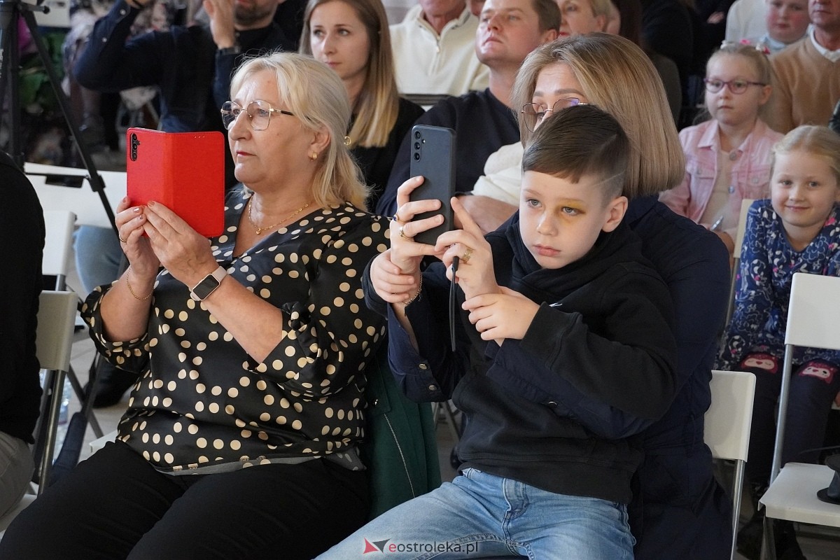 Rodzinna Rzeczpospolita Kurpiowska - koncert finałowy w Łysych [27.10.2024] - zdjęcie #58 - eOstroleka.pl