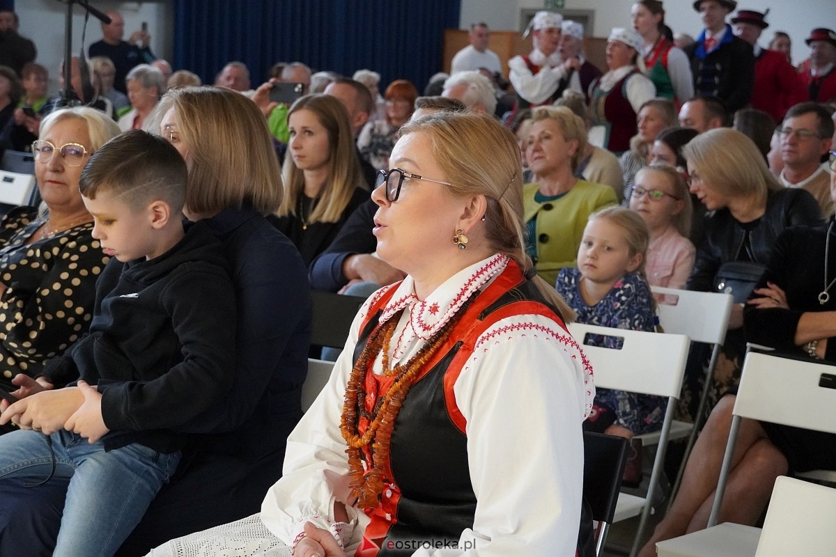 Rodzinna Rzeczpospolita Kurpiowska - koncert finałowy w Łysych [27.10.2024] - zdjęcie #57 - eOstroleka.pl