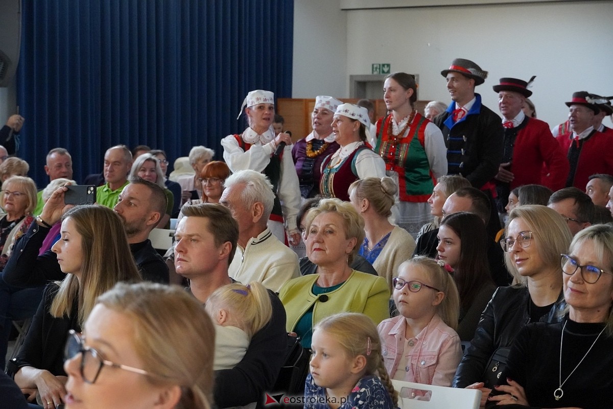 Rodzinna Rzeczpospolita Kurpiowska - koncert finałowy w Łysych [27.10.2024] - zdjęcie #56 - eOstroleka.pl