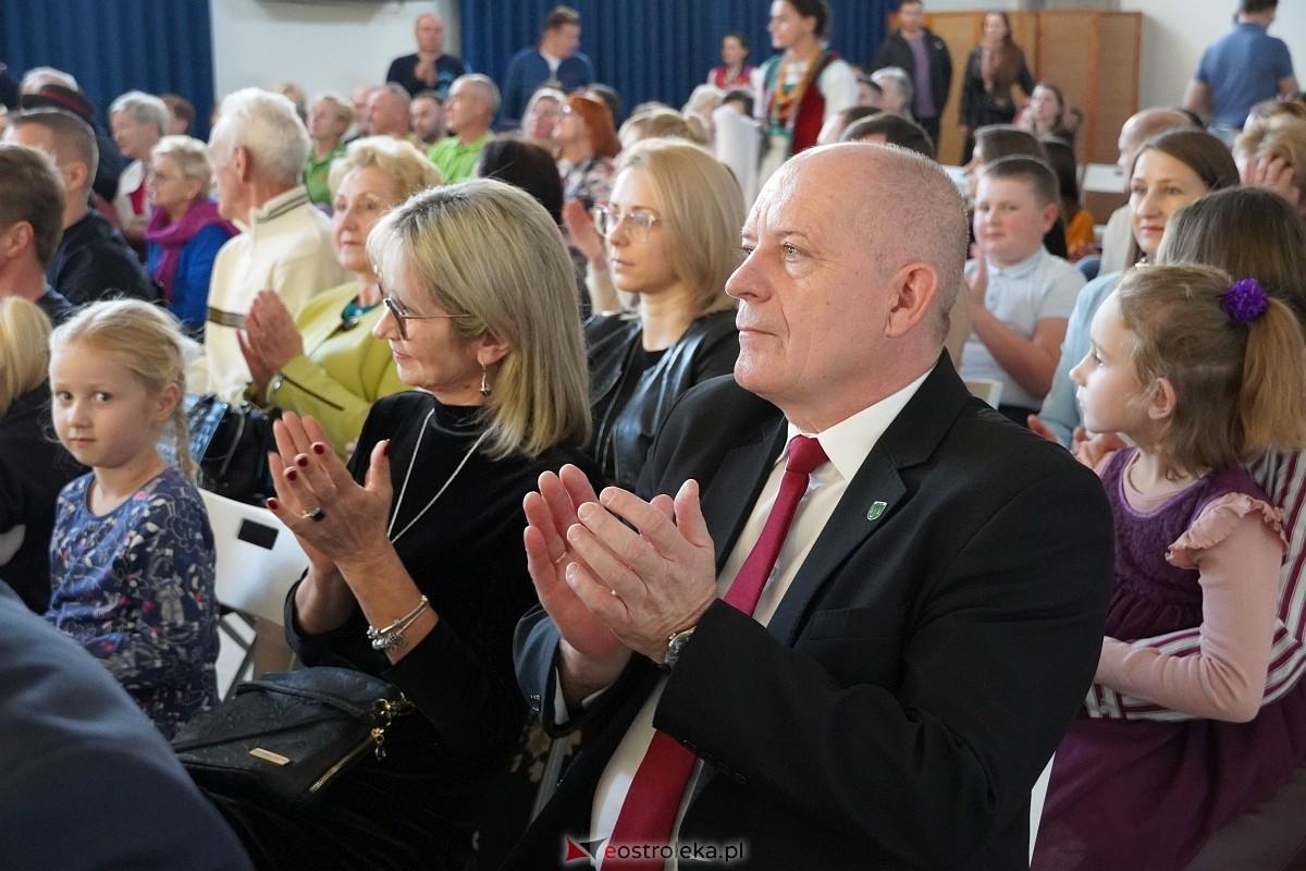 Rodzinna Rzeczpospolita Kurpiowska - koncert finałowy w Łysych [27.10.2024] - zdjęcie #52 - eOstroleka.pl