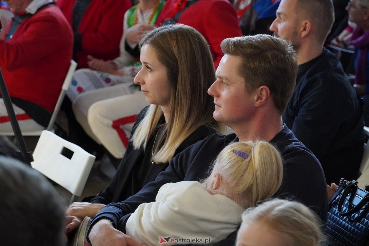 Rodzinna Rzeczpospolita Kurpiowska - koncert finałowy w Łysych [27.10.2024] - zdjęcie #51 - eOstroleka.pl