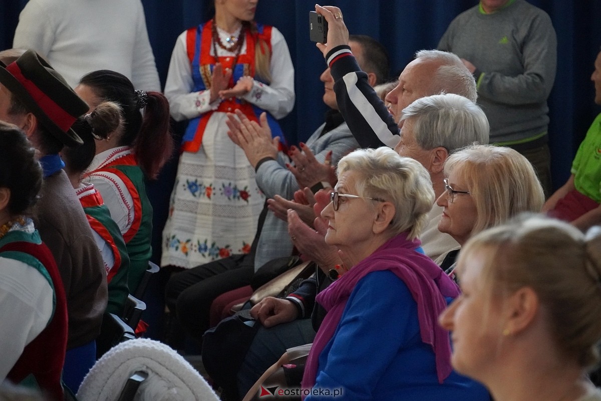 Rodzinna Rzeczpospolita Kurpiowska - koncert finałowy w Łysych [27.10.2024] - zdjęcie #38 - eOstroleka.pl