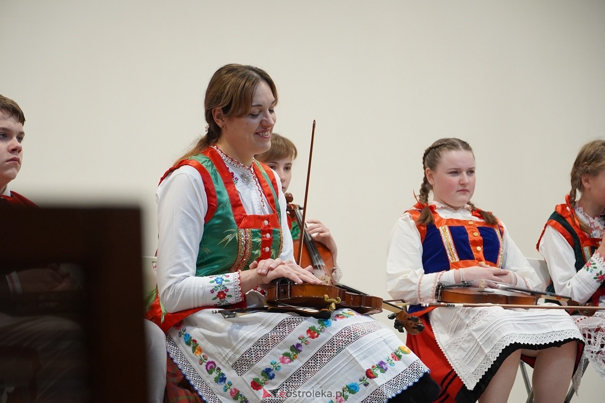 Rodzinna Rzeczpospolita Kurpiowska - koncert finałowy w Łysych [27.10.2024] - zdjęcie #32 - eOstroleka.pl