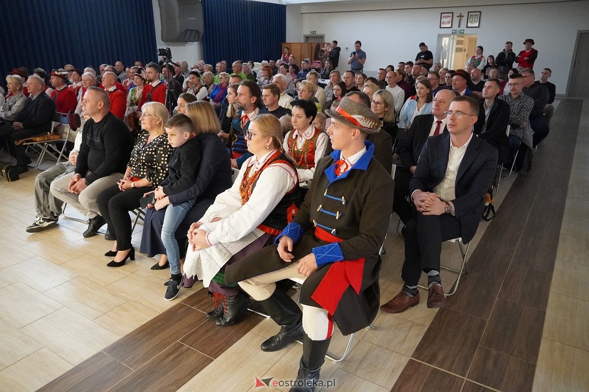 Rodzinna Rzeczpospolita Kurpiowska - koncert finałowy w Łysych [27.10.2024] - zdjęcie #31 - eOstroleka.pl