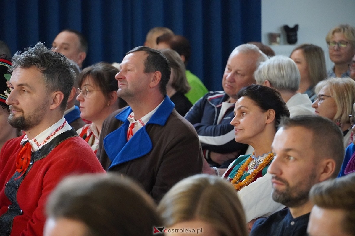 Rodzinna Rzeczpospolita Kurpiowska - koncert finałowy w Łysych [27.10.2024] - zdjęcie #24 - eOstroleka.pl
