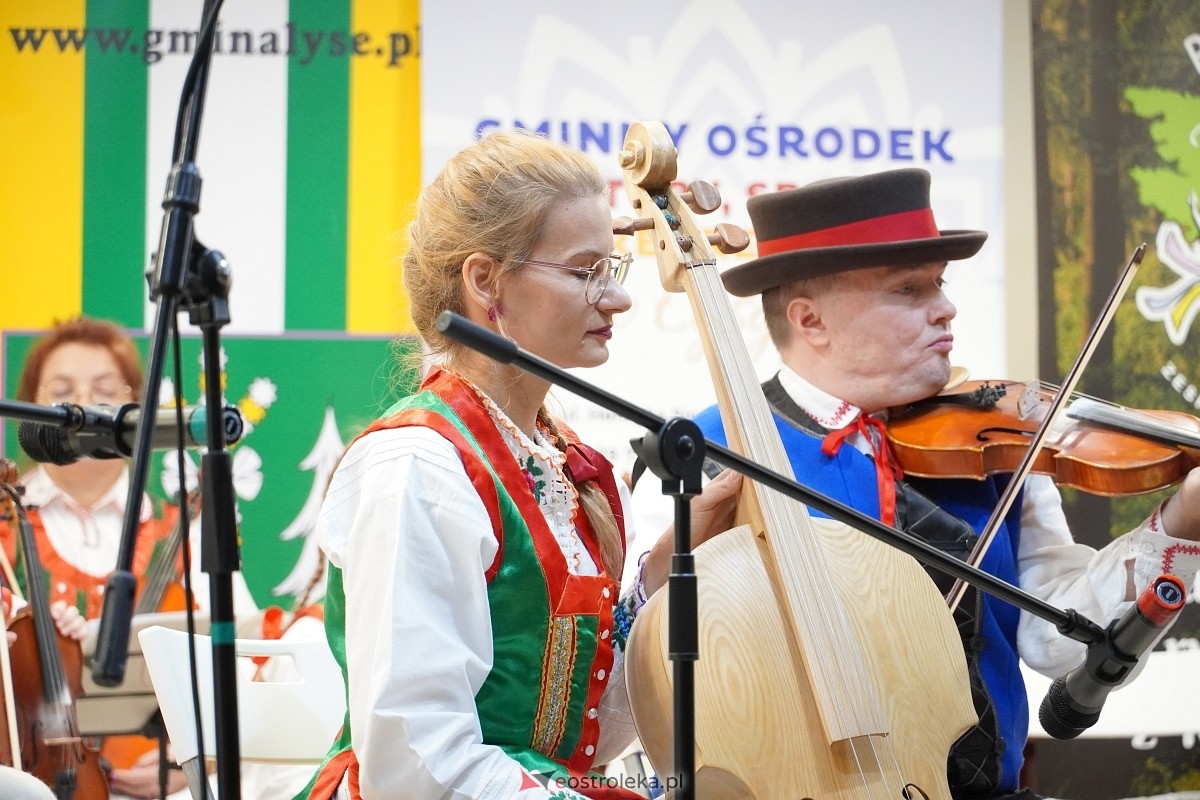 Rodzinna Rzeczpospolita Kurpiowska - koncert finałowy w Łysych [27.10.2024] - zdjęcie #20 - eOstroleka.pl
