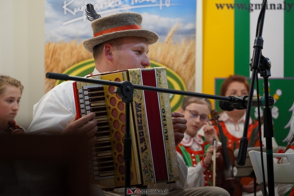Rodzinna Rzeczpospolita Kurpiowska - koncert finałowy w Łysych [27.10.2024] - zdjęcie #19 - eOstroleka.pl