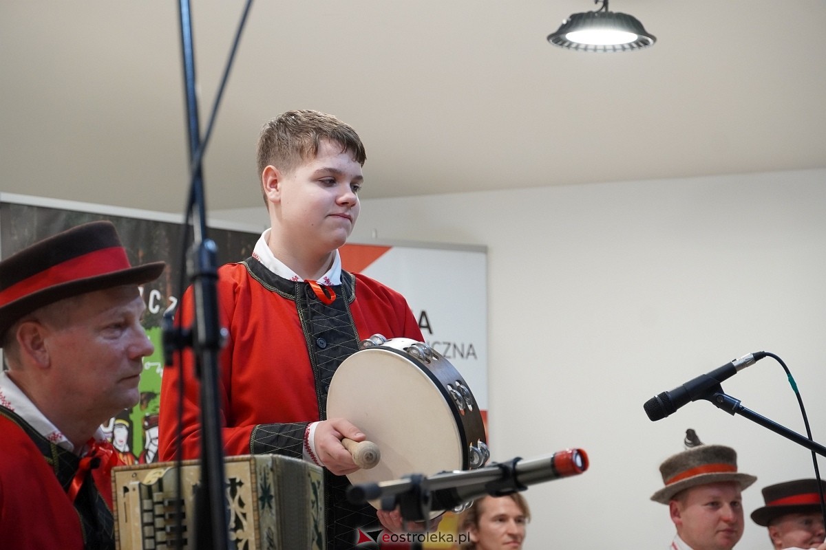 Rodzinna Rzeczpospolita Kurpiowska - koncert finałowy w Łysych [27.10.2024] - zdjęcie #17 - eOstroleka.pl