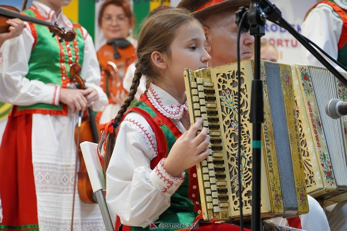 Rodzinna Rzeczpospolita Kurpiowska - koncert finałowy w Łysych [27.10.2024] - zdjęcie #7 - eOstroleka.pl
