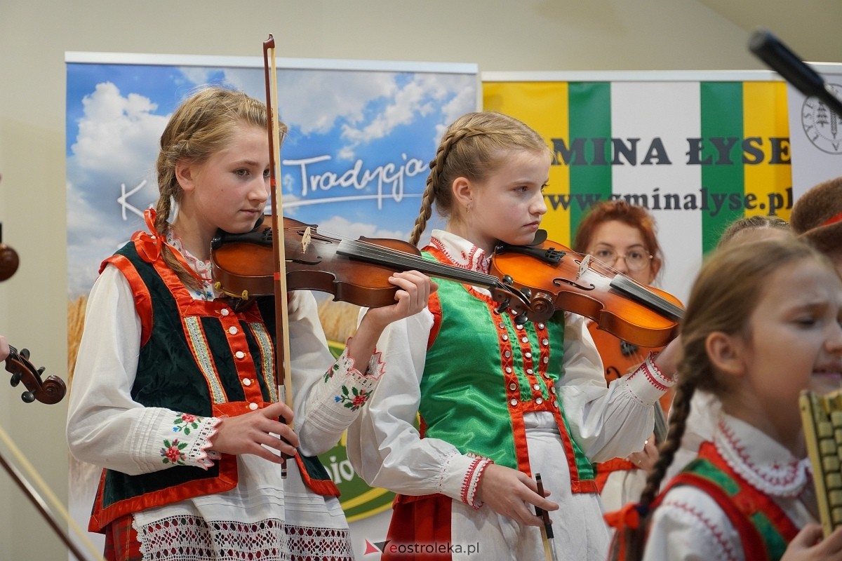 Rodzinna Rzeczpospolita Kurpiowska - koncert finałowy w Łysych [27.10.2024] - zdjęcie #6 - eOstroleka.pl