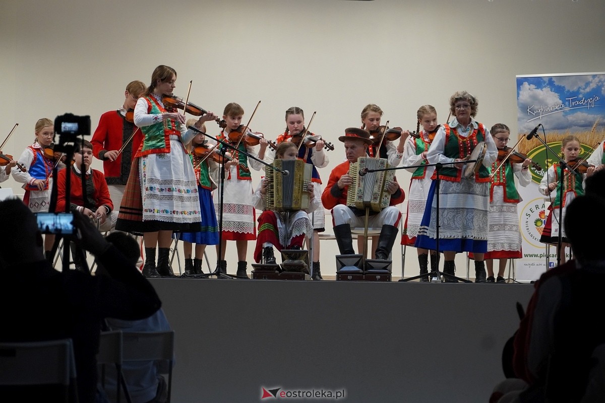 Rodzinna Rzeczpospolita Kurpiowska - koncert finałowy w Łysych [27.10.2024] - zdjęcie #3 - eOstroleka.pl