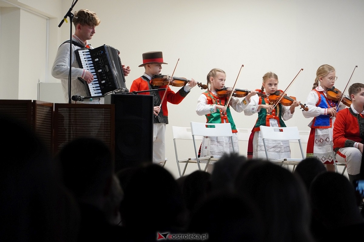 Rodzinna Rzeczpospolita Kurpiowska - koncert finałowy w Łysych [27.10.2024] - zdjęcie #2 - eOstroleka.pl