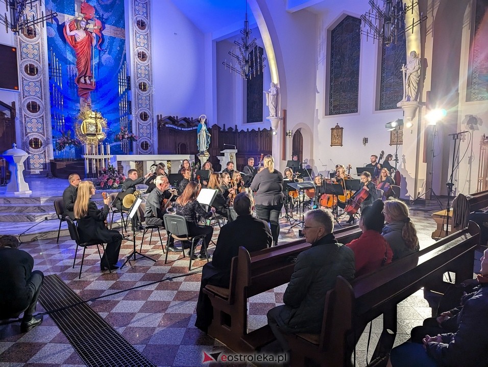 Koncert Muzyczna zmiana czasu Ostrołęckiej Orkiestry Kameralnej [27.10.2024] - zdjęcie #20 - eOstroleka.pl