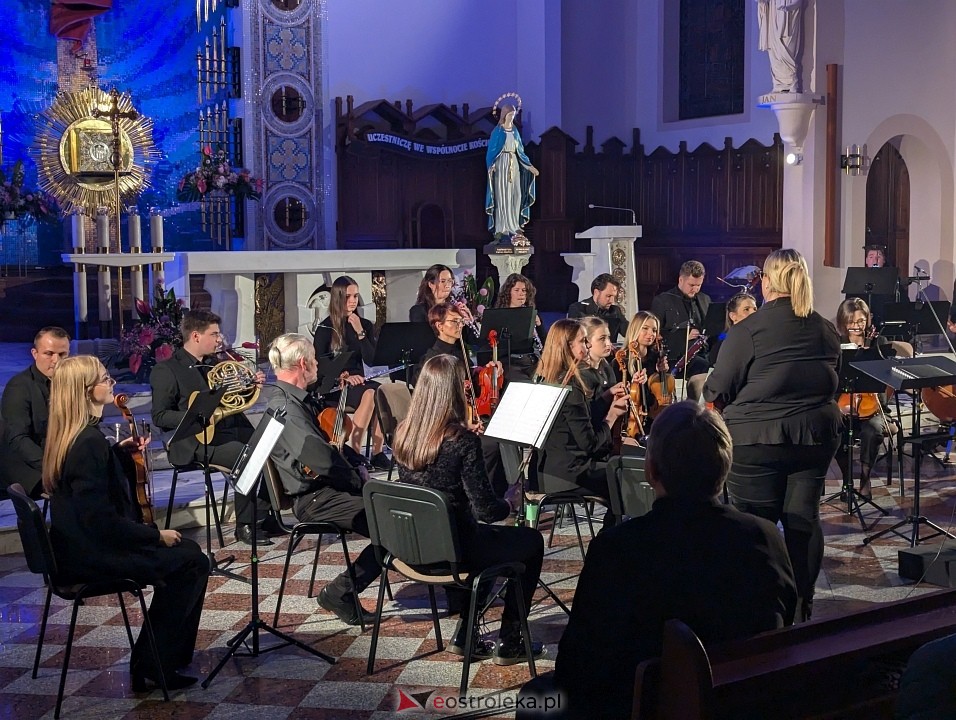 Koncert Muzyczna zmiana czasu Ostrołęckiej Orkiestry Kameralnej [27.10.2024] - zdjęcie #19 - eOstroleka.pl