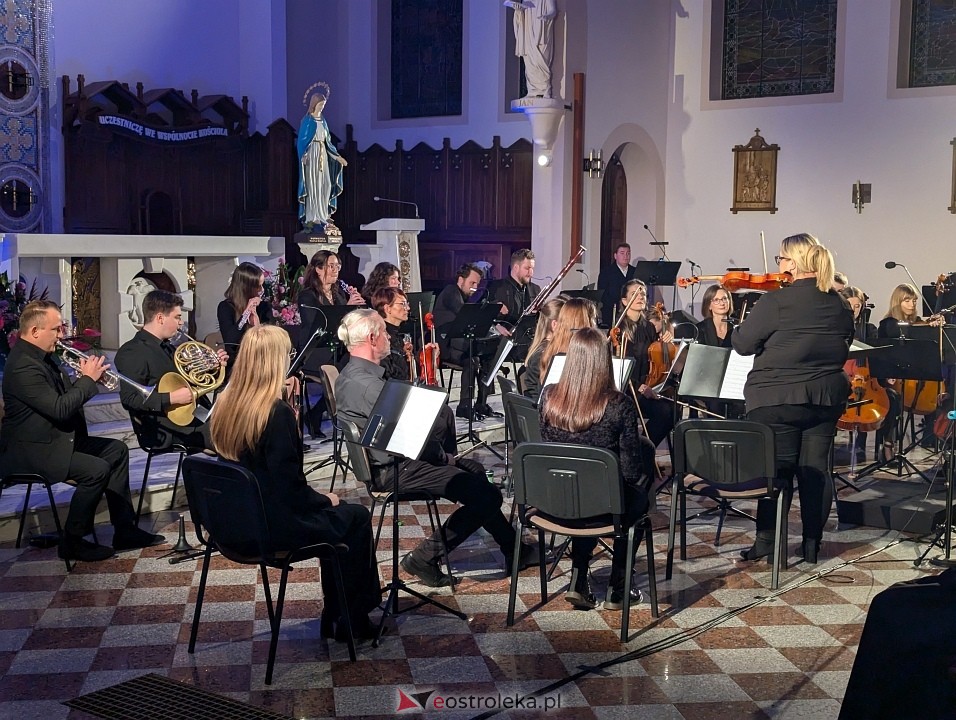 Koncert Muzyczna zmiana czasu Ostrołęckiej Orkiestry Kameralnej [27.10.2024] - zdjęcie #18 - eOstroleka.pl