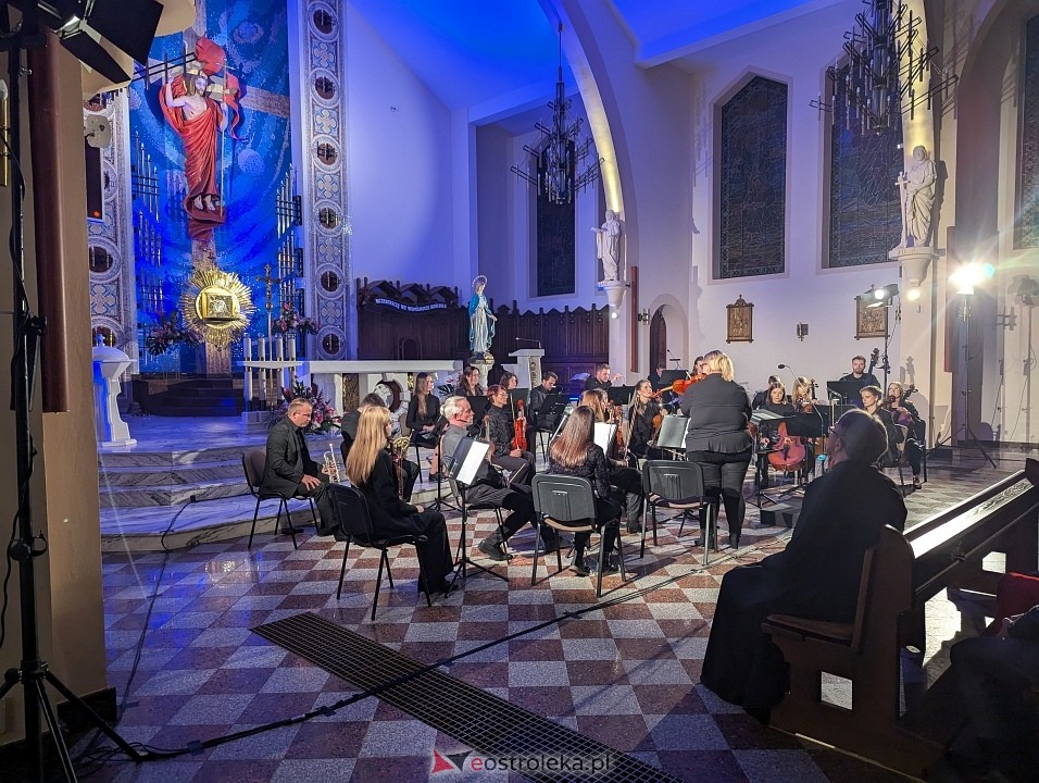 Koncert Muzyczna zmiana czasu Ostrołęckiej Orkiestry Kameralnej [27.10.2024] - zdjęcie #17 - eOstroleka.pl