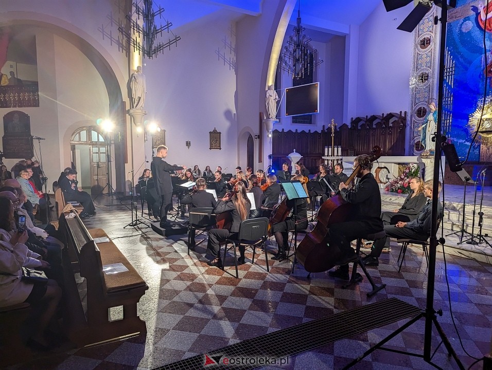 Koncert Muzyczna zmiana czasu Ostrołęckiej Orkiestry Kameralnej [27.10.2024] - zdjęcie #13 - eOstroleka.pl