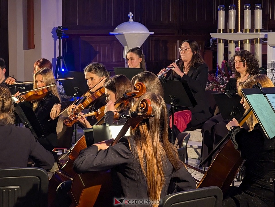 Koncert Muzyczna zmiana czasu Ostrołęckiej Orkiestry Kameralnej [27.10.2024] - zdjęcie #10 - eOstroleka.pl