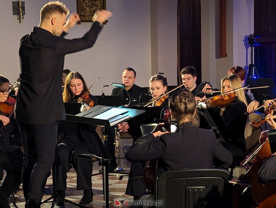 Koncert Muzyczna zmiana czasu Ostrołęckiej Orkiestry Kameralnej [27.10.2024] - zdjęcie #9 - eOstroleka.pl