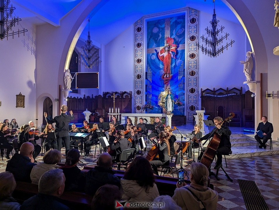 Koncert Muzyczna zmiana czasu Ostrołęckiej Orkiestry Kameralnej [27.10.2024] - zdjęcie #7 - eOstroleka.pl
