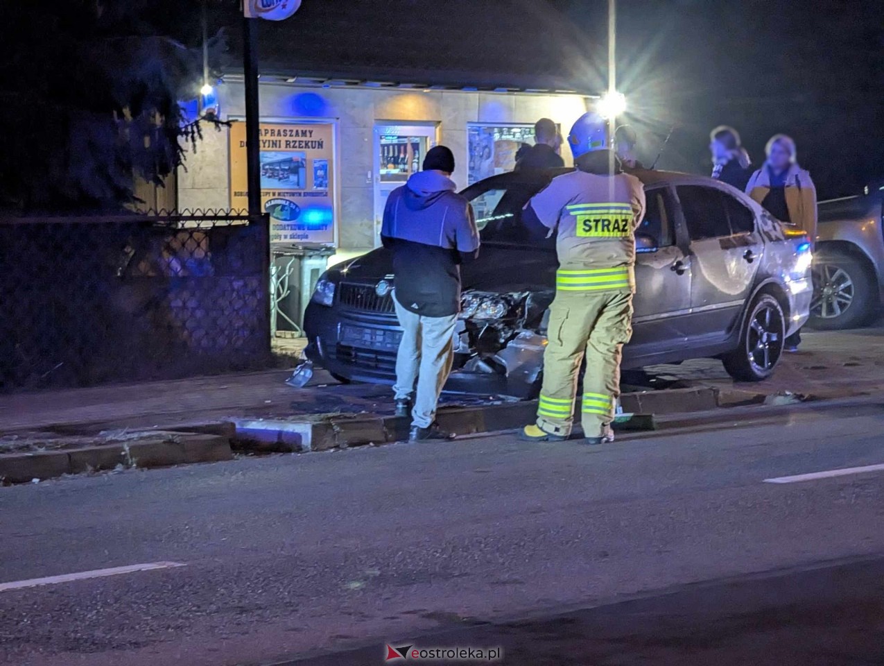 Wypadek na Słowackiego w Rzekuniu [27.10.2024] - zdjęcie #7 - eOstroleka.pl