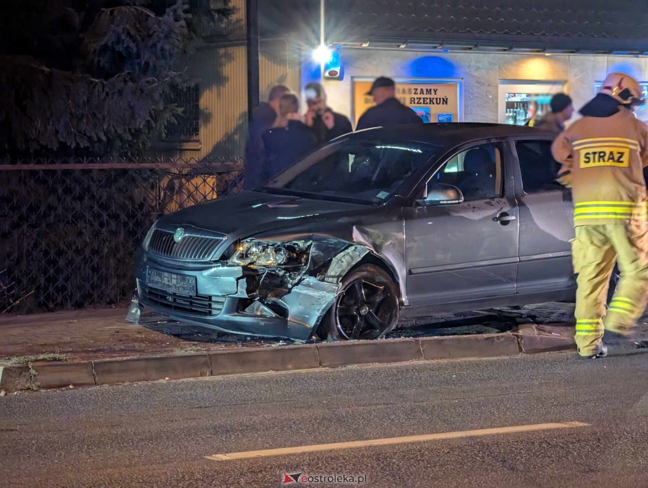 Wypadek na Słowackiego w Rzekuniu [27.10.2024] - zdjęcie #4 - eOstroleka.pl