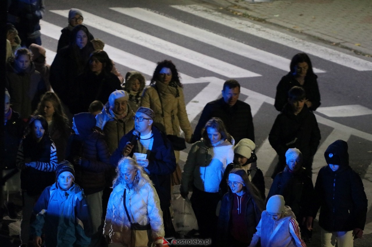 Korowód świętych ulicami Ostrołęki [30.10.2024] - zdjęcie #3 - eOstroleka.pl