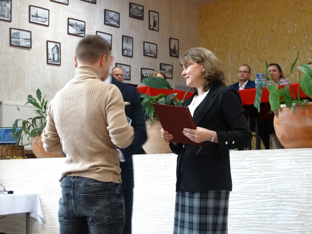 VIII sesja Rady Gminy w Czerwinie - pożegnaine sołtysów [31.10.2024] - zdjęcie #2 - eOstroleka.pl