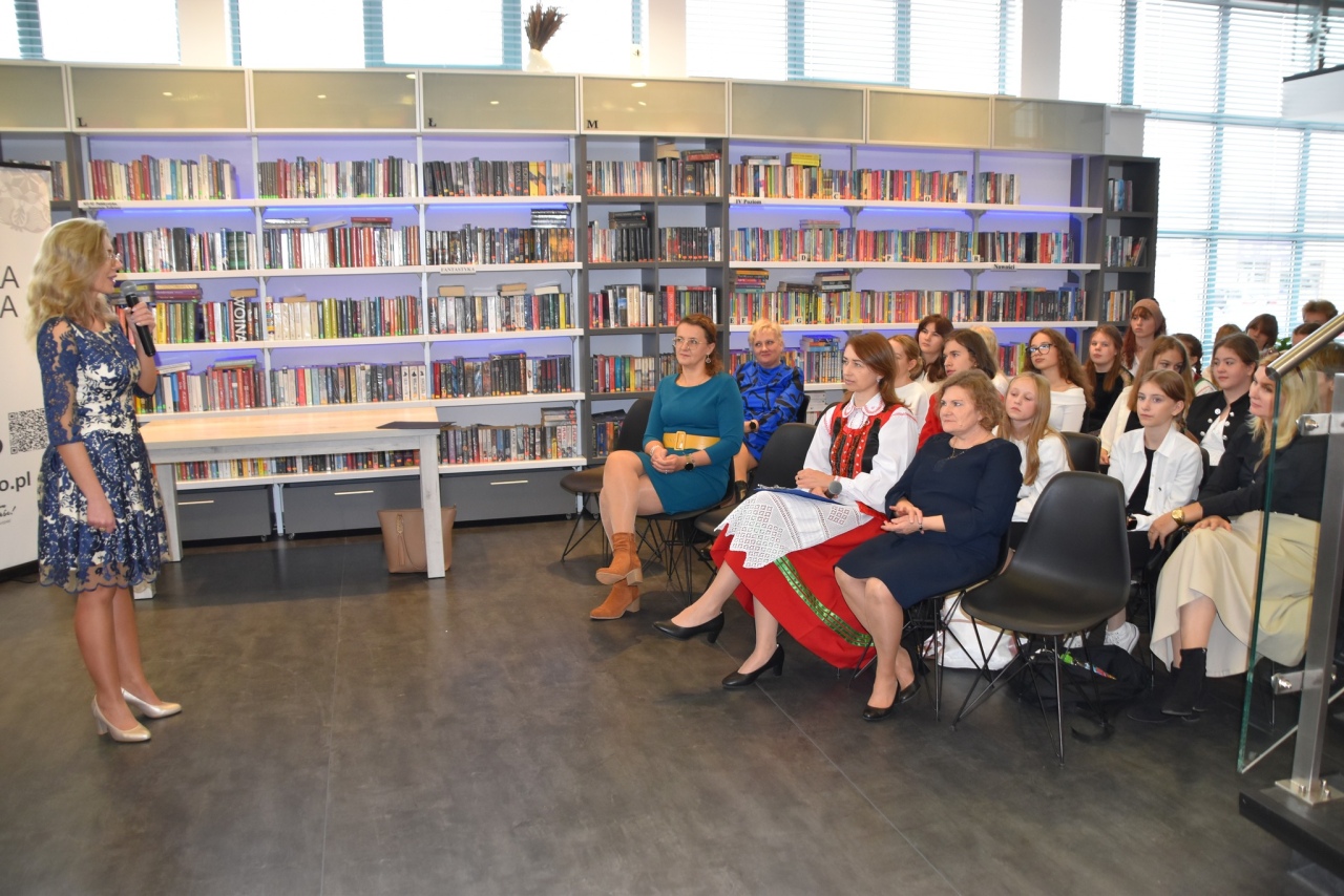 Eliminacje gminne konkursu recytatorskiego Kurpie Zielone w Literaturze w Kadzidle [29.10.2024] - zdjęcie #36 - eOstroleka.pl