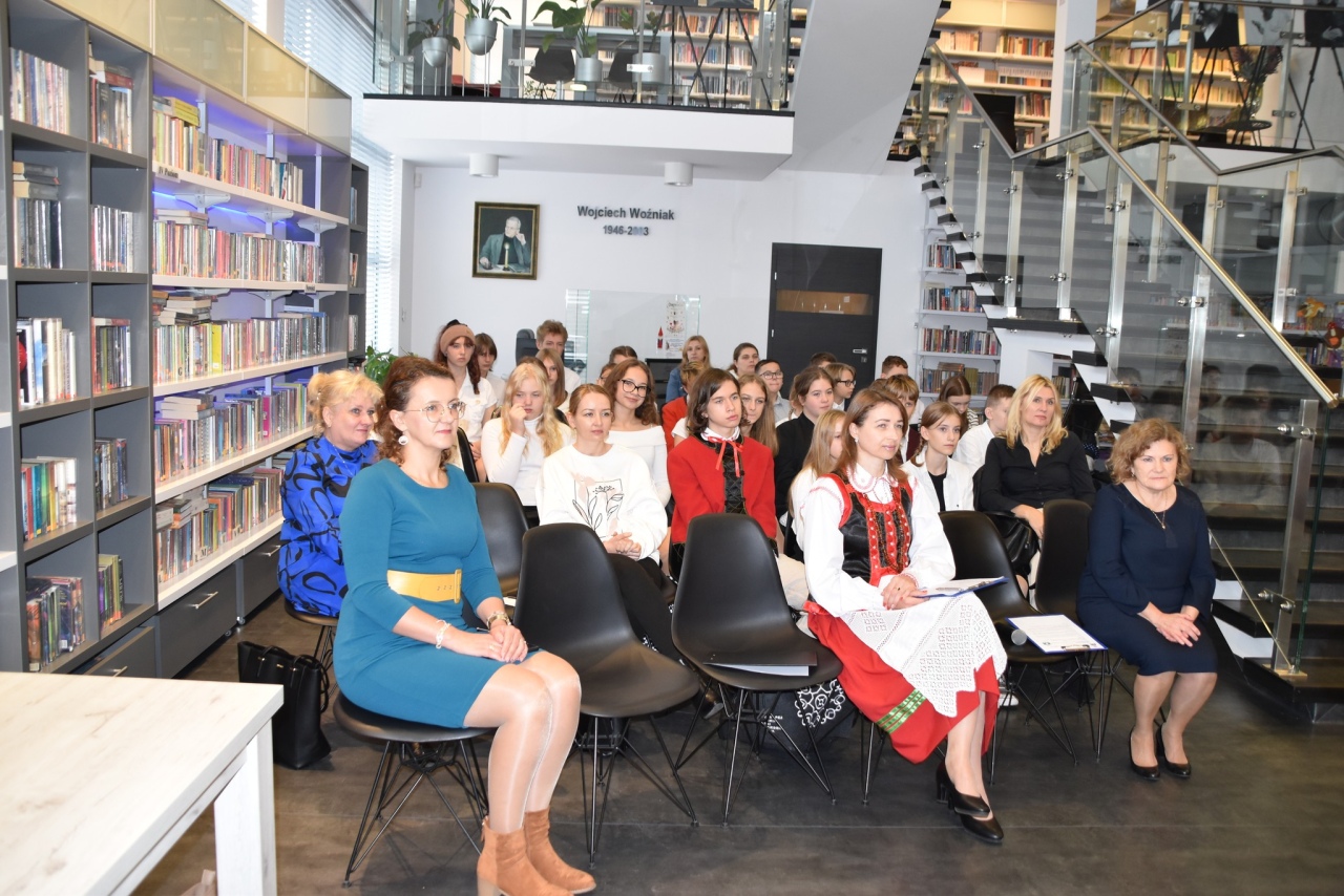 Eliminacje gminne konkursu recytatorskiego Kurpie Zielone w Literaturze w Kadzidle [29.10.2024] - zdjęcie #23 - eOstroleka.pl