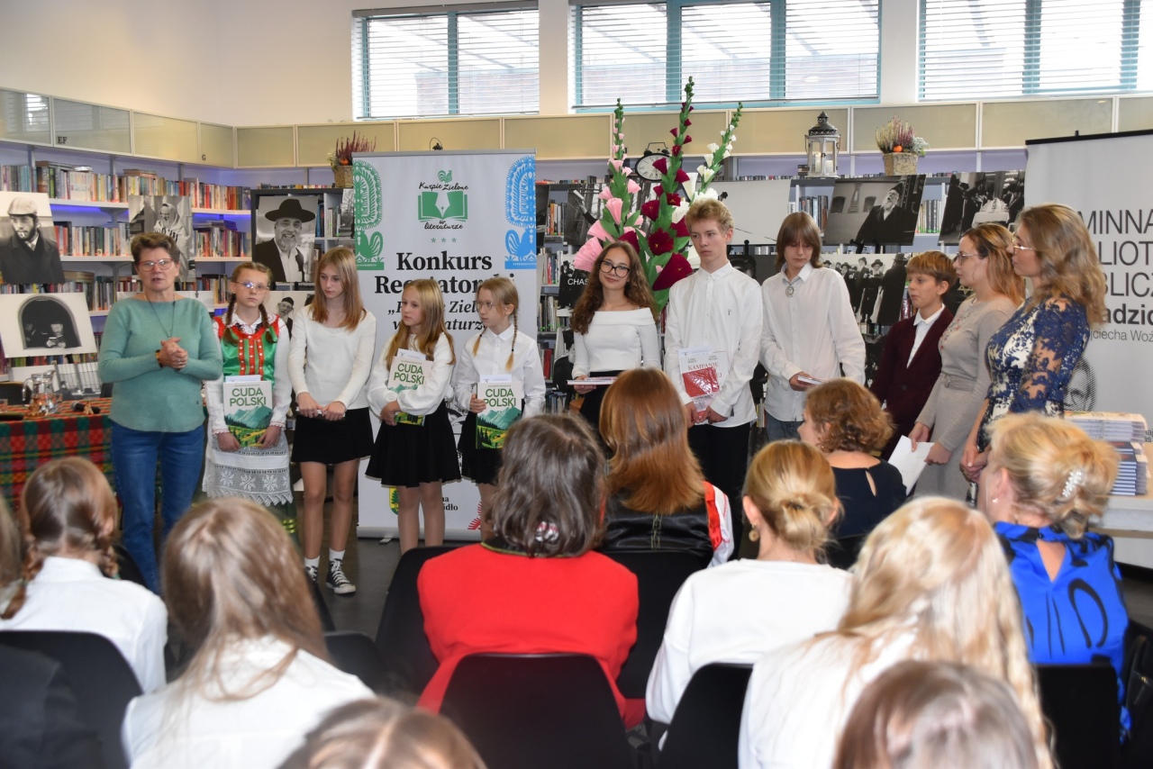 Eliminacje gminne konkursu recytatorskiego Kurpie Zielone w Literaturze w Kadzidle [29.10.2024] - zdjęcie #19 - eOstroleka.pl