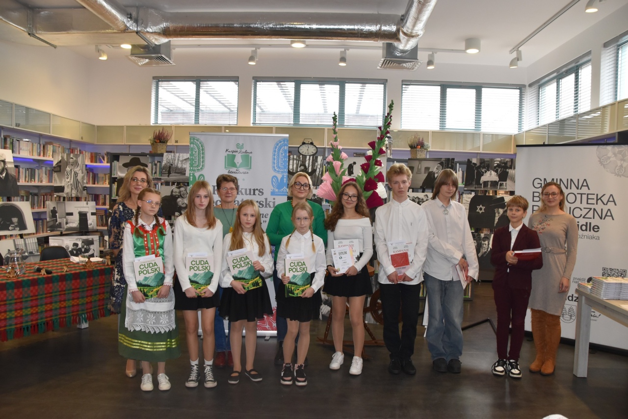 Eliminacje gminne konkursu recytatorskiego Kurpie Zielone w Literaturze w Kadzidle [29.10.2024] - zdjęcie #12 - eOstroleka.pl